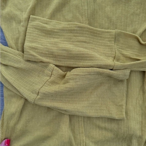 Ribbed Yellow Anthropologie Pilcro Longsleeve Tee with button detail size medium - Picture 6 of 6